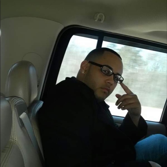 Meet your Posher, Carlos - Picture 1 of 1